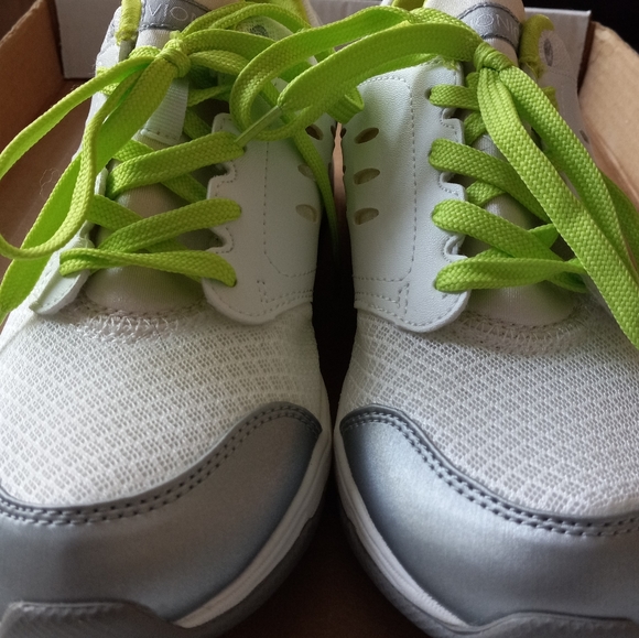 Vionic Womens White Sneakers Tennis Shoes Sz 8 lime green shoe strings - Picture 3 of 9